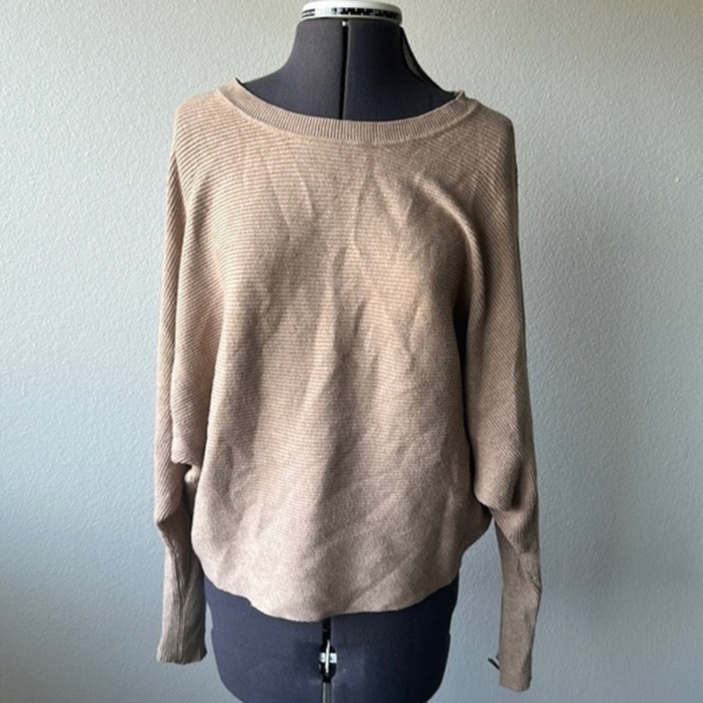 Carmen Marc Valvo sweater tan colored size Large softgirl ribbed